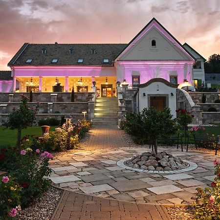 Takler Kuria Hotel Szekszárd Екстериор снимка