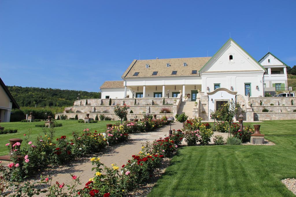 Takler Kuria Hotel Szekszárd Екстериор снимка