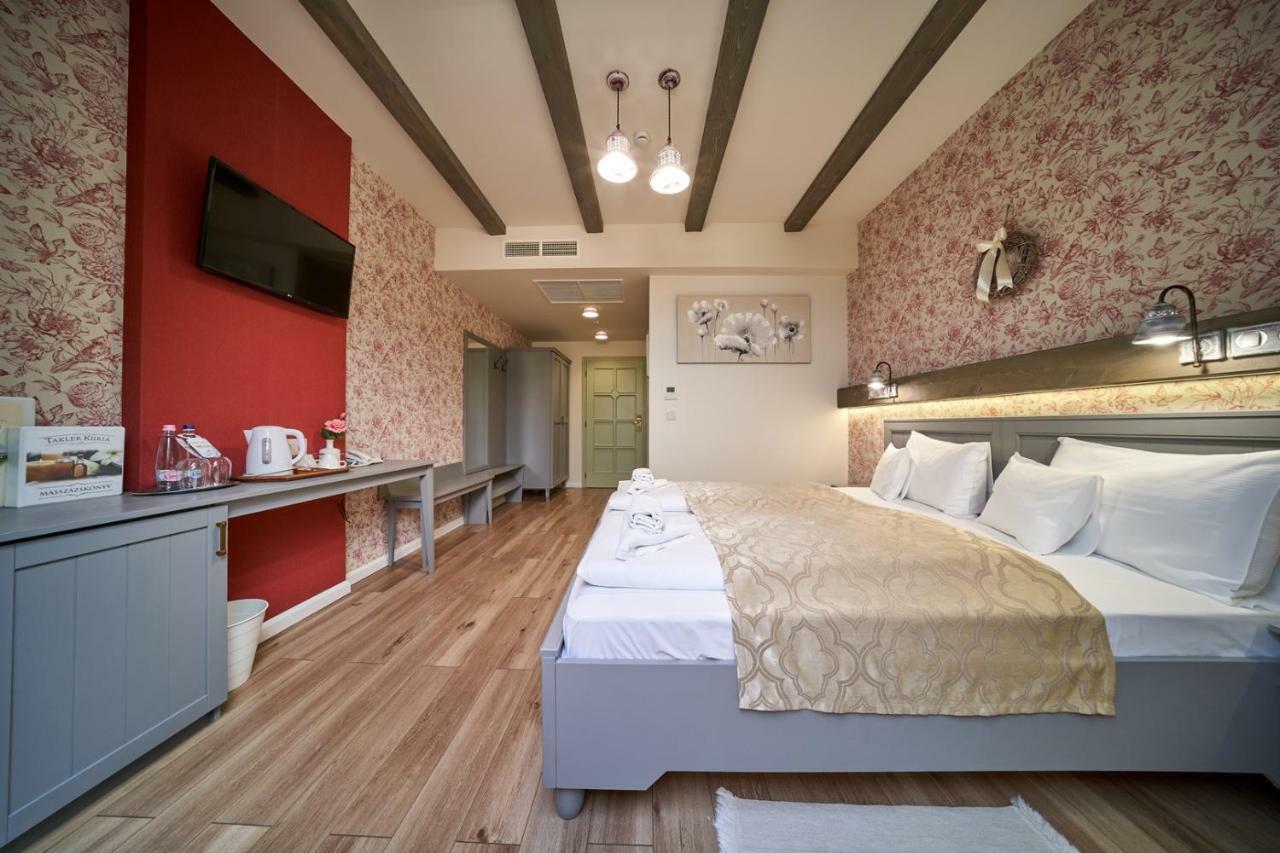 Takler Kuria Hotel Szekszárd Екстериор снимка