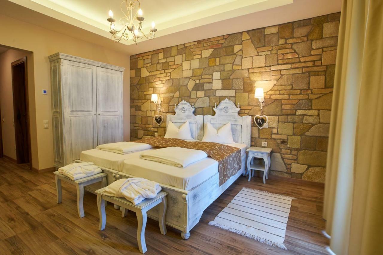 Takler Kuria Hotel Szekszárd Екстериор снимка